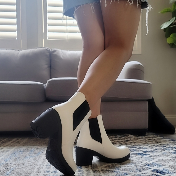 White love Chunky Heel boots - Picture 5 of 5